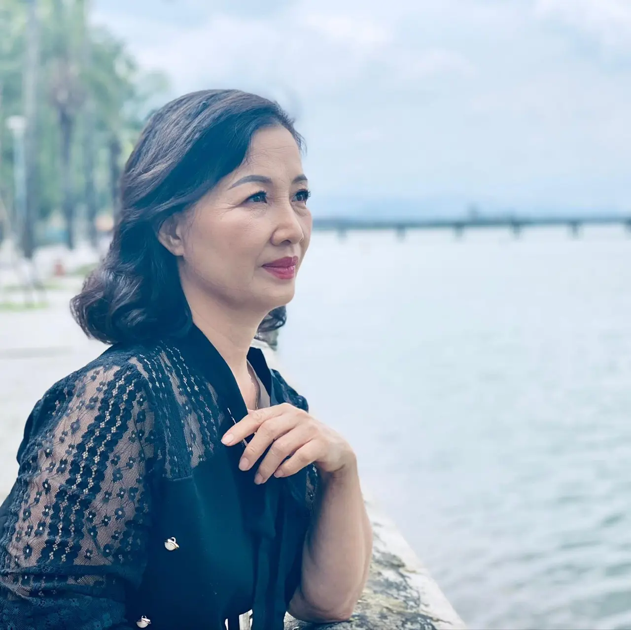 Cô Hồng (Giáo viên về hưu - tại Yên Nghĩa, Hà Nội)